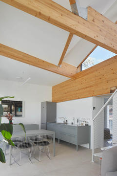 Gallery of Living on the Roof / rotunnojustman  - 25
