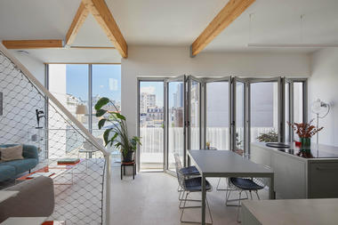 Gallery of Living on the Roof / rotunnojustman  - 24
