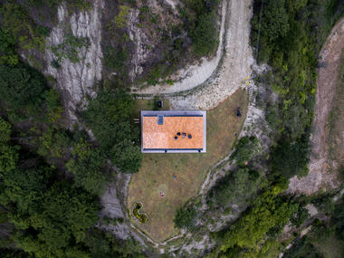 Aerial Photography of Houses in Ecuador: Visualizing a Building From Above