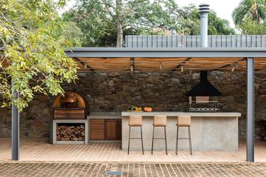 Galeria de Forno a lenha: 15 exemplos de casas prontas para pizza  - 1