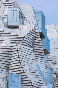 Galeria de Série de fotos mostra a nova torre projetada por Frank Gehry no sul da França em obras  - 6