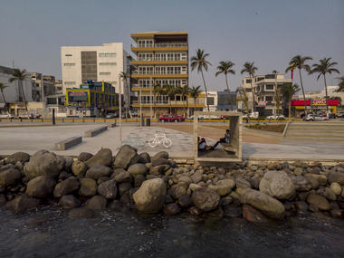 Galería de Entre el agua y la tierra: 10 proyectos de paseos costeros marítimos y fluviales  - 7