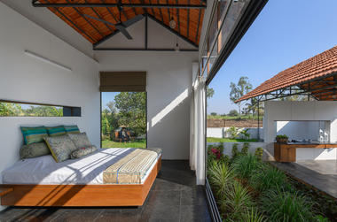 Gallery of Terni Farm House / Shreyas Patil Architects  - 3