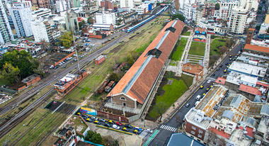 Galería de Se inaugura Parque de la Estación en Buenos Aires: terrenos en desuso de ferrocarriles se transforman en espacio público  - 1
