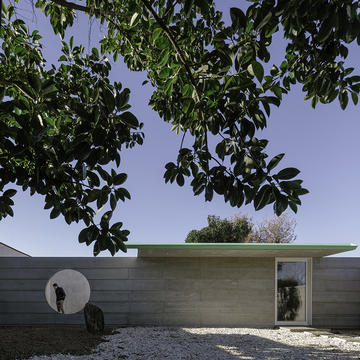 The Room Behind the Wall / livni + 