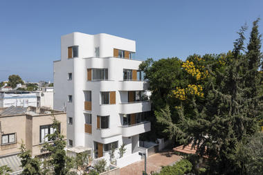 42 Shvat Street Apartments / Yaniv Pardo Architects