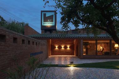 瓦厂酒店 / llLab.叙向建筑设计