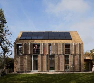 Gallery of Solar Panels in Residential Projects: Efficiency Without Compromising the Aesthetics  - 11
