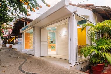 Farmácia Del Río  / güey studio