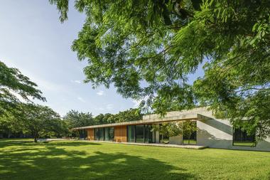 Casa Akúun / Arkham Projects