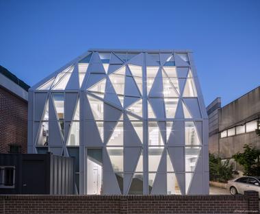 Triangle Scape / UnSangDong Architects