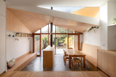 SE24: Whilst Sitting Under a Tree / Turner Architects