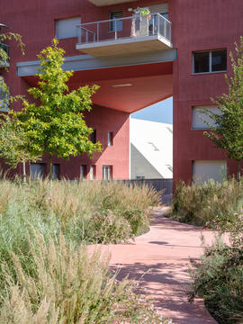 Gallery of Ilot Queyries Apartment Building / MVRDV  - 25