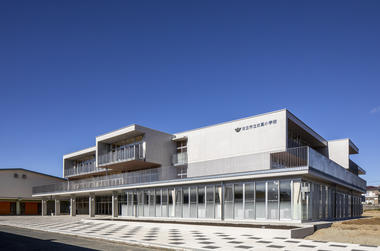 日立市立日高小学 / 三上建筑事务所