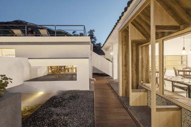 Gallery of Village Courtyard Restaurant / AML Design studio  - 19