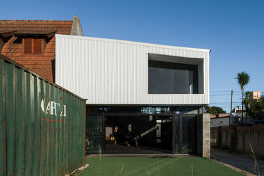Gimnasio Isla / Albina Rossini Arquitectos