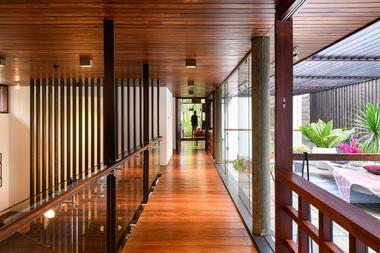 Gallery of The Wall of Being Residence / Evolving Radical Aesthetics  - 23