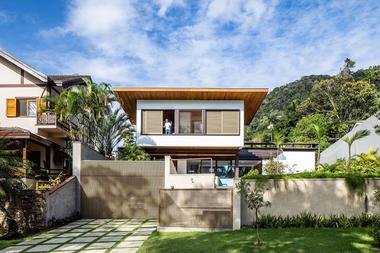 Casa Ubatuba / Bela Gebara Arquitetura