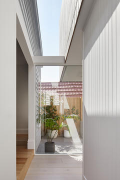 Gallery of Little Maggie Residence / ROAM Architects  - 4