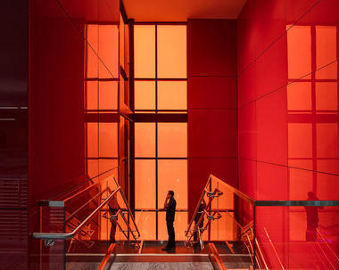 6 Project Interiors That Empower Experiences With Colored Glass