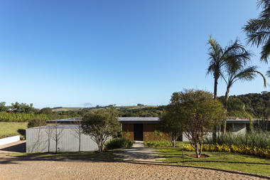 Metálica House / Matheus Farah + Manoel Maia Arquitetura