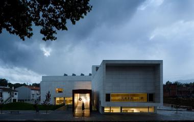 Biblioteca Municipal Dr. Júlio Teixeira / Belém Lima Arquitectos