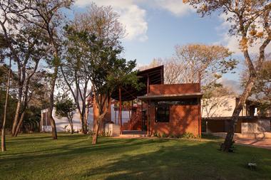 Barrenechea House Extension / Cafeina Design