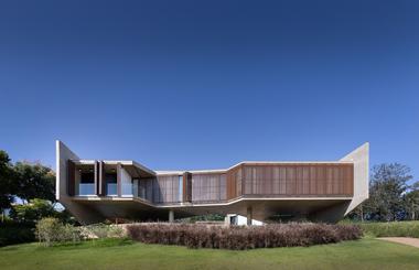 Casa Berkut Baroneza / Yuri Vital