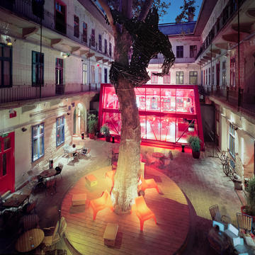 Doboz Bar / Péter Szendrő