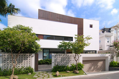 Eden Villa / xyz architects