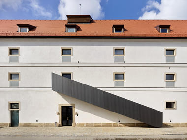 Lotrinský Hotel / EA Architekti