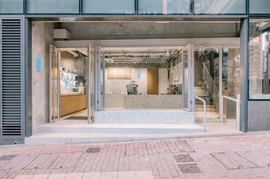 Blue Bottle Coffee Hong Kong Central Cafe / Schemata Architects + Jo Nagasaka