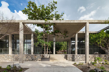 El Higuerón Community Center / AGENdA Agencia de Arquitectura + + Dellekamp Schleich