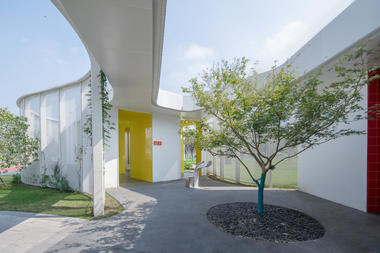 Linping Sports Park Rest Station / CCTN Design