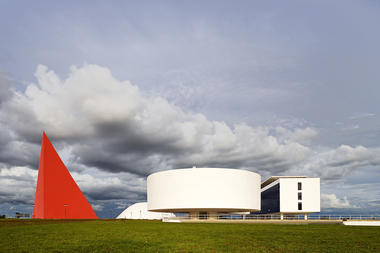 Architecture Classics: Oscar Niemeyer Cultural Center / Oscar Niemeyer