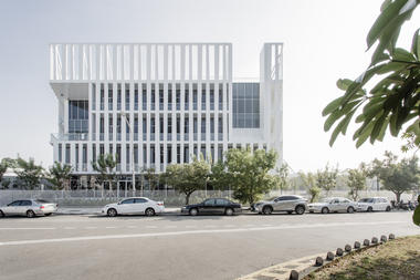 高雄传统产业创新加值中心 / MAYU architects