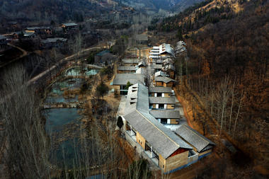 小有河东岸民宿 / Wang Weijen Architecture