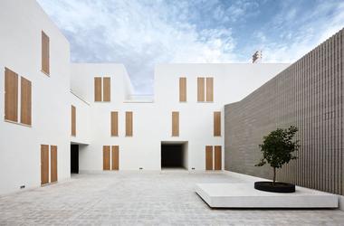 Vivienda Social en SA POBLA / Ripolltizon arquitectos