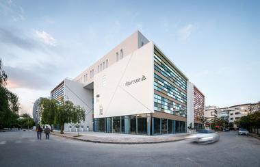 Vitalcube Medical Office Building / ARK-architecture + AUDA
