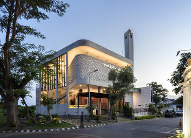Honeycomb Mosque / Andyrahman Architect