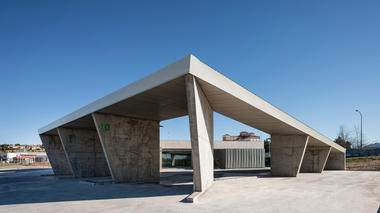 Bus Station of Trujillo  / Ismo Arquitectura