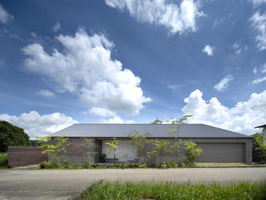 Villa Tsukuba / Naoi Architecture & Design Office