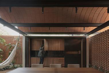 Gallery of Intermediate House / Equipo de Arquitectura  - 16