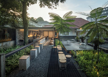 Kilogram Coffee Shop / Pranala Associates