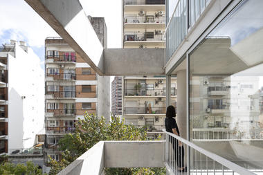 Franklin 684 Residential Building / Tovo Sarmiento arquitectos