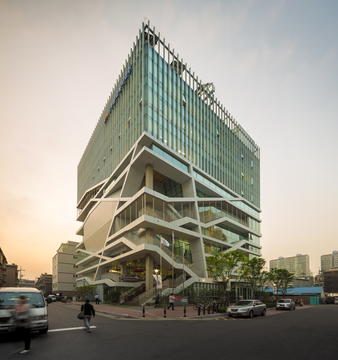 Seongdong Cultural & Welfare Center / UnSangDong Architects
