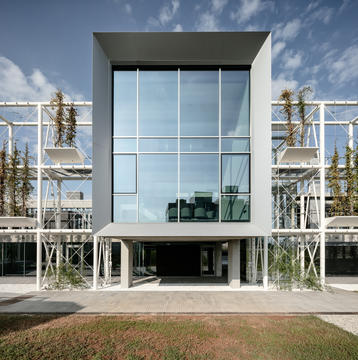 DIG 421 Digital Innovation Gate for XXI Century / Nemesi Architects