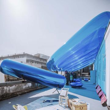 苏州历史商业街的‘粉蓝绿’，三色顶公共装置 / 众建筑