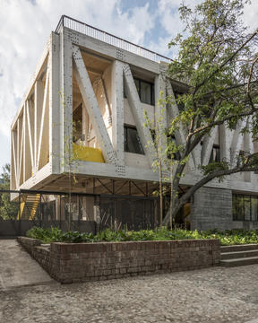 UC Architecture School Building / Gonzalo Claro