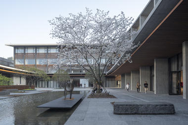 EP YAYING Fashion & Arts Centre / Atelier FCJZ